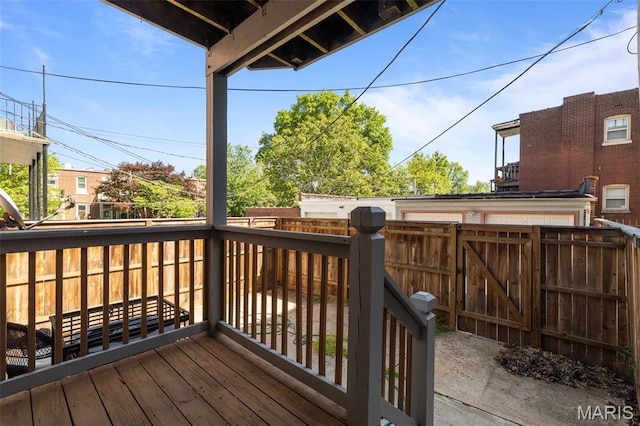 3318 Sidney St, Saint Louis, MO 63104 - wooden terrace featuring fence