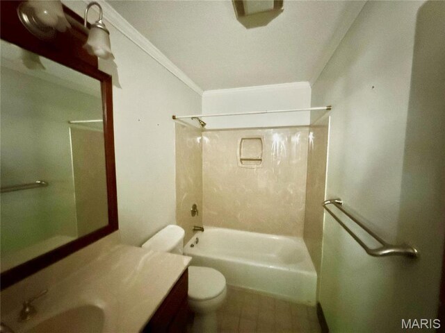 710 Ash St, Greenville, IL 62246 - full bath featuring toilet, vanity, bathing tub / shower combination, and crown molding