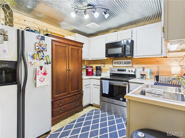 1 Richbark Ln, Van Buren, MO 63965 - kitchen with black microwave, stainless steel electric range oven, fridge with ice dispenser, a sink, and light countertops