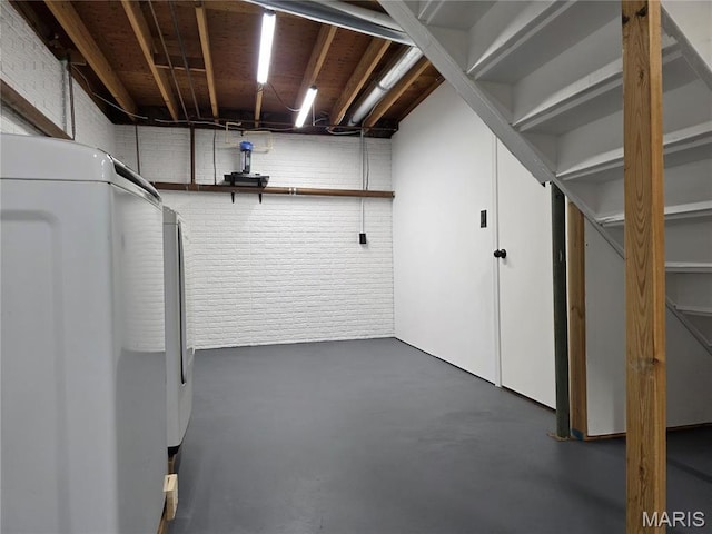 306 Edna Ln, Sparta, IL 62286 - unfinished below grade area featuring washer / dryer