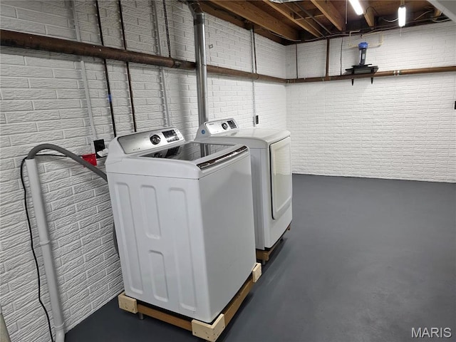 306 Edna Ln, Sparta, IL 62286 - washroom with separate washer and dryer