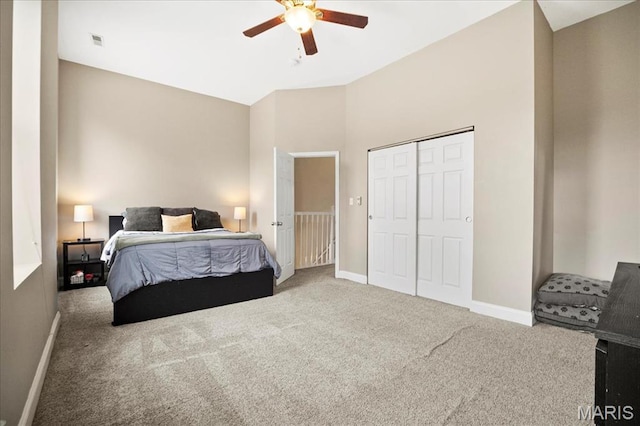 bedroom with carpet flooring, baseboards, a ceiling fan, and a closet