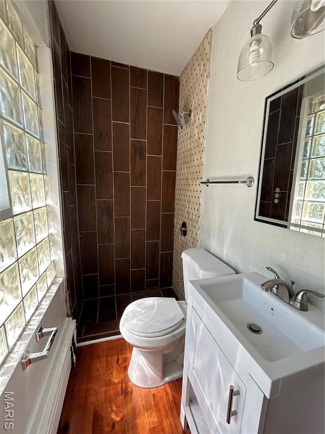 3604 Ridgedale Ave, Saint Louis, MO 63121 - full bath with tiled shower, toilet, vanity, and wood finished floors