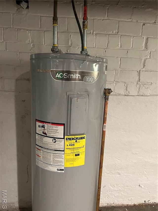 3604 Ridgedale Ave, Saint Louis, MO 63121 - utilities featuring electric water heater