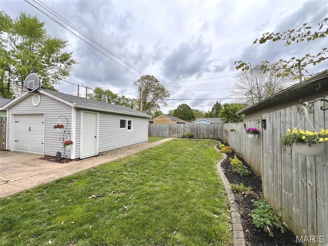 1816 N 22nd St, Springfield, IL 62702 - view of yard featuring an outdoor structure, driveway, and a detached garage