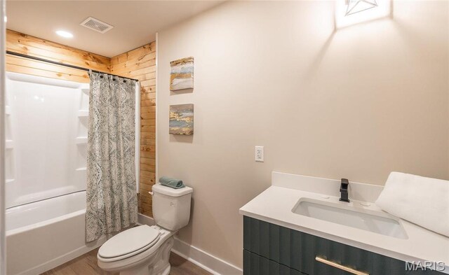 204 S 3rd St, De Soto, MO 63020 - bathroom with baseboards, toilet, shower / bath combination with curtain, vanity, and wood finished floors