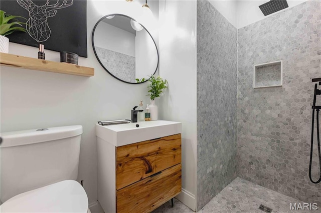2020 Washington Ave Unit 713, Saint Louis, MO 63103 - bathroom with a tile shower, toilet, and vanity