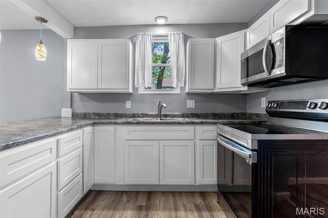 608 W Main St, Park Hills, MO 63601 - kitchen with stainless steel appliances, a sink, white cabinets, light wood-style floors, and pendant lighting