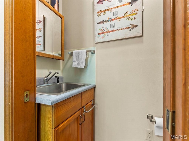 2700 Woods Way, Belleville, IL 62221 - bathroom with vanity