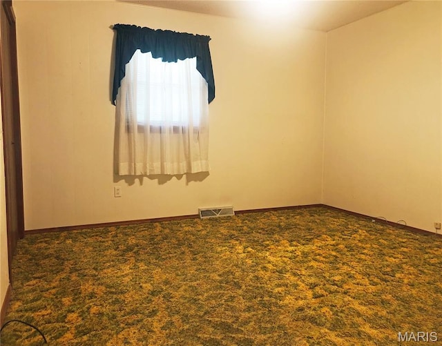 603 W Bloomfield Ave, Bloomfield, MO 63825 - carpeted empty room featuring baseboards