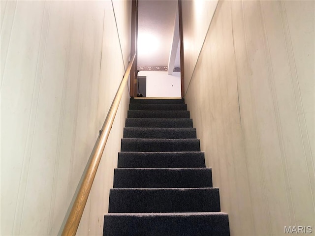 603 W Bloomfield Ave, Bloomfield, MO 63825 - view of staircase