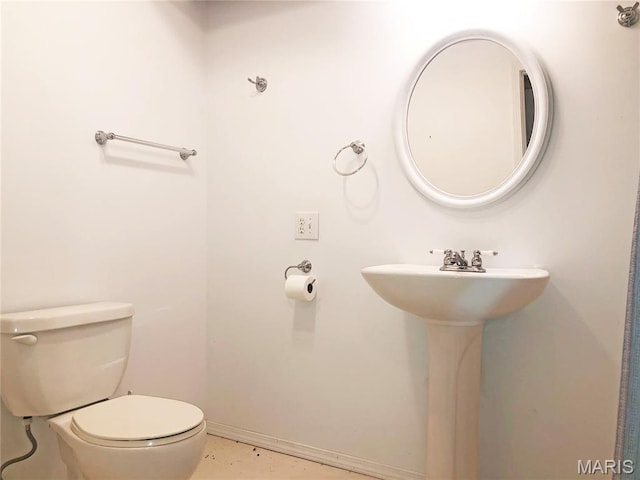 603 W Bloomfield Ave, Bloomfield, MO 63825 - bathroom featuring toilet and baseboards
