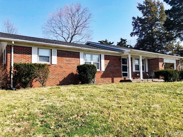 603 W Bloomfield Ave, Bloomfield, MO 63825 - ranch-style house featuring brick siding and a front lawn
