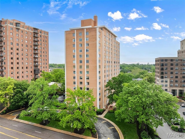 900 S Hanley Rd Unit 7B, Saint Louis, MO 63105 - view of building exterior