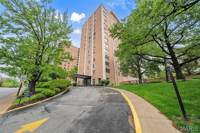 900 S Hanley Rd Unit 7B, Saint Louis, MO 63105 - view of apartment building / complex with fence