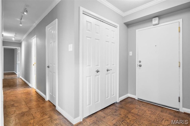 900 S Hanley Rd Unit 7B, Saint Louis, MO 63105 - foyer with ornamental molding, baseboards, and track lighting