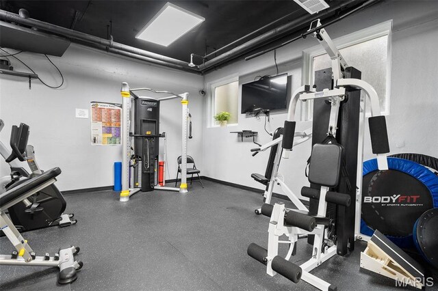 900 S Hanley Rd Unit 7B, Saint Louis, MO 63105 - exercise room with baseboards