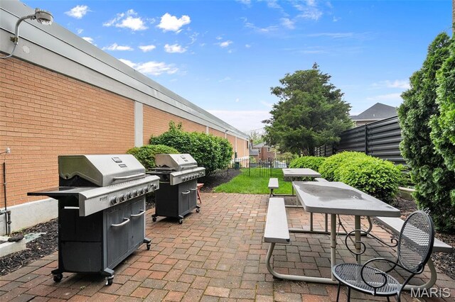 900 S Hanley Rd Unit 7B, Saint Louis, MO 63105 - view of patio with area for grilling, fence, and outdoor dining area