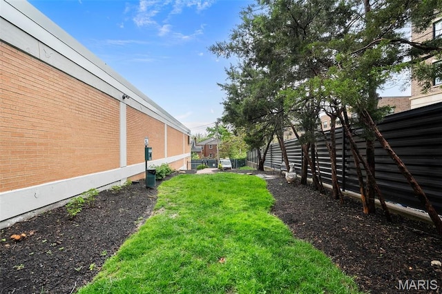 900 S Hanley Rd Unit 7B, Saint Louis, MO 63105 - view of yard featuring fence