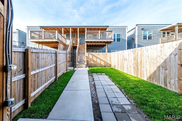 3327 Park Ave, Saint Louis, MO 63104 - fenced backyard featuring stairway