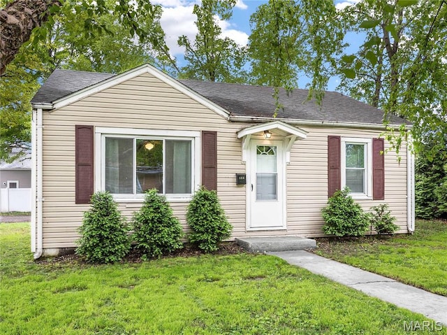 123 E Charter St, Troy, IL 62294 - bungalow-style home featuring a front lawn and roof with shingles
