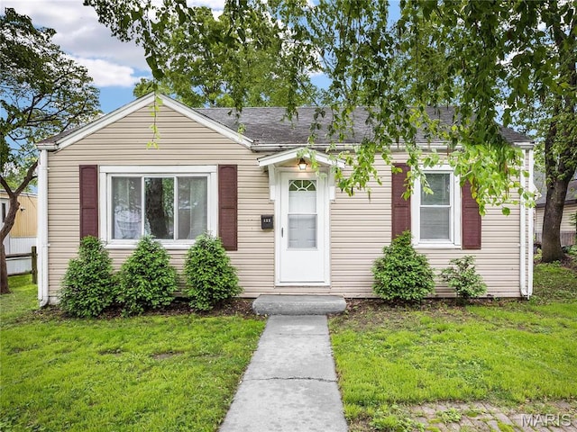123 E Charter St, Troy, IL 62294 - view of front of home with a front lawn