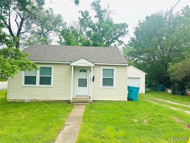 27 N Park St, Sullivan, MO 63080 - bungalow-style home featuring a front yard, roof with shingles, and an outbuilding
