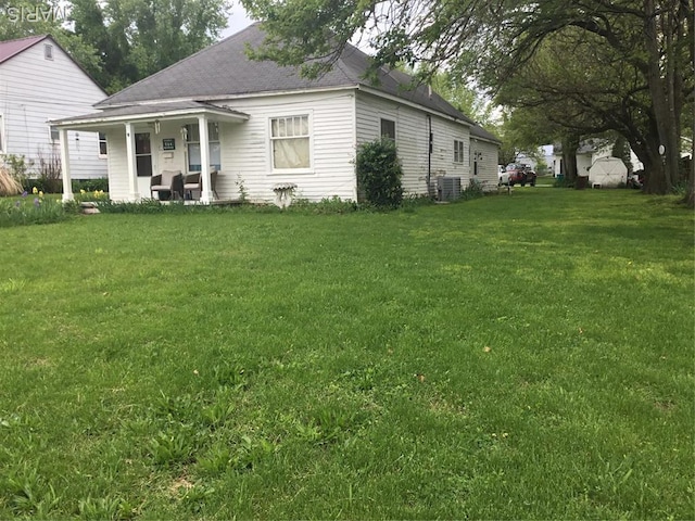 504 S Hickory St S, Cuba, MO 65453 - view of front facade with a front yard, central AC, covered porch, and roof with shingles