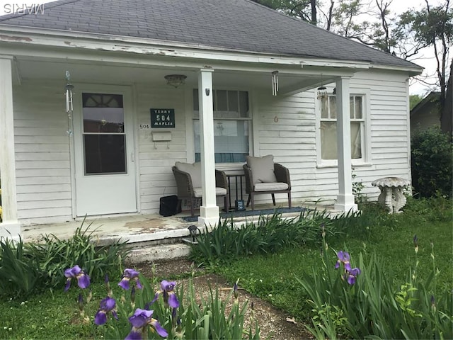 504 S Hickory St S, Cuba, MO 65453 - entrance to property with covered porch and a shingled roof
