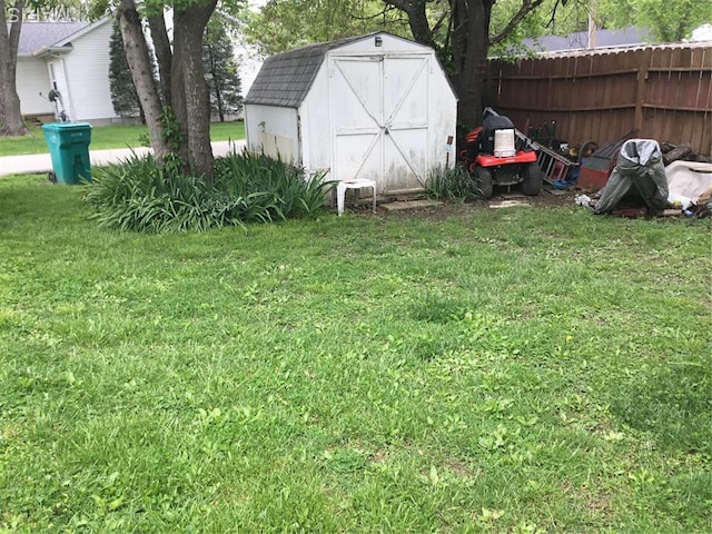 504 S Hickory St S, Cuba, MO 65453 - view of yard featuring a shed and an outbuilding