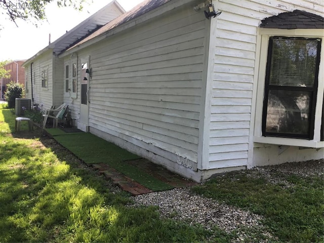 504 S Hickory St S, Cuba, MO 65453 - view of home's exterior featuring central AC unit and a yard