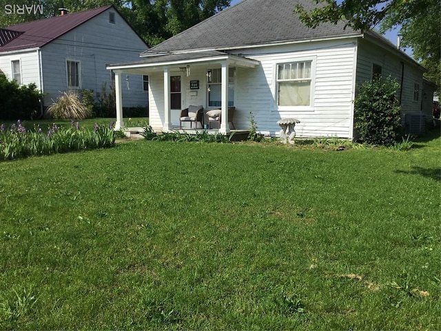 504 S Hickory St S, Cuba, MO 65453 - bungalow featuring a porch and a front yard