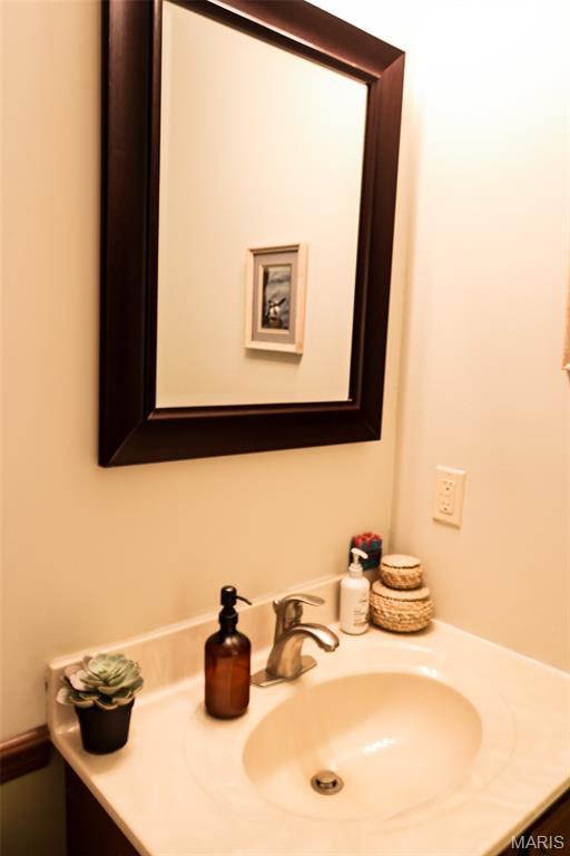 5501 Dober Ln, Saint Louis, MO 63129 - bathroom with vanity