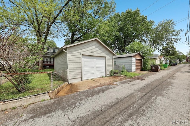 4942 Bonita Ave, Saint Louis, MO 63109 - view of detached garage