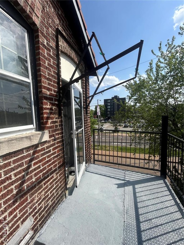 719 Leland Ave, Saint Louis, MO 63130 - view of patio with a balcony
