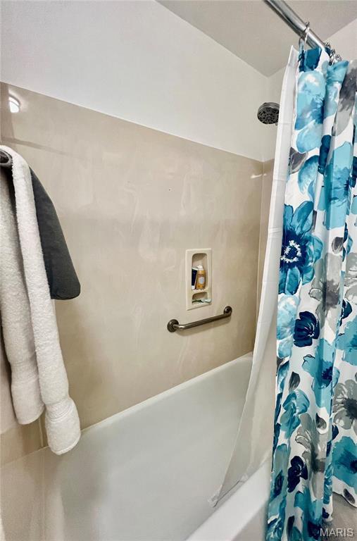 3605 Tracey Rich Rd Unit 1A, Saint Louis, MO 63125 - bathroom with shower / bath combination with curtain