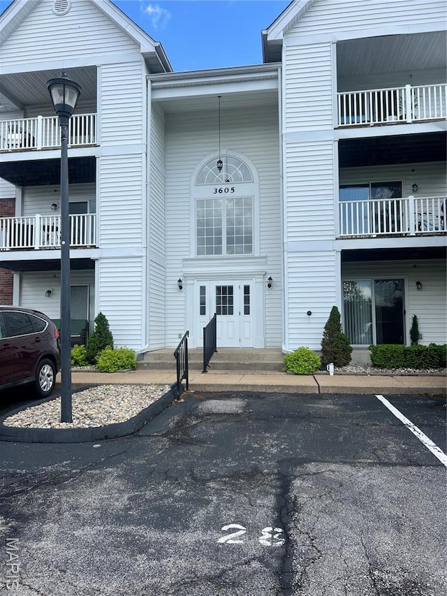 3605 Tracey Rich Rd Unit 1A, Saint Louis, MO 63125 - view of building exterior with uncovered parking