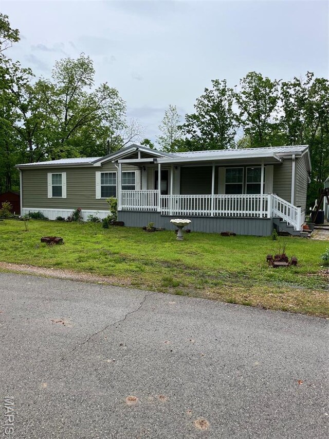 474 Bluffview Dr, Piedmont, MO 63957 - manufactured / mobile home with a porch and a front lawn