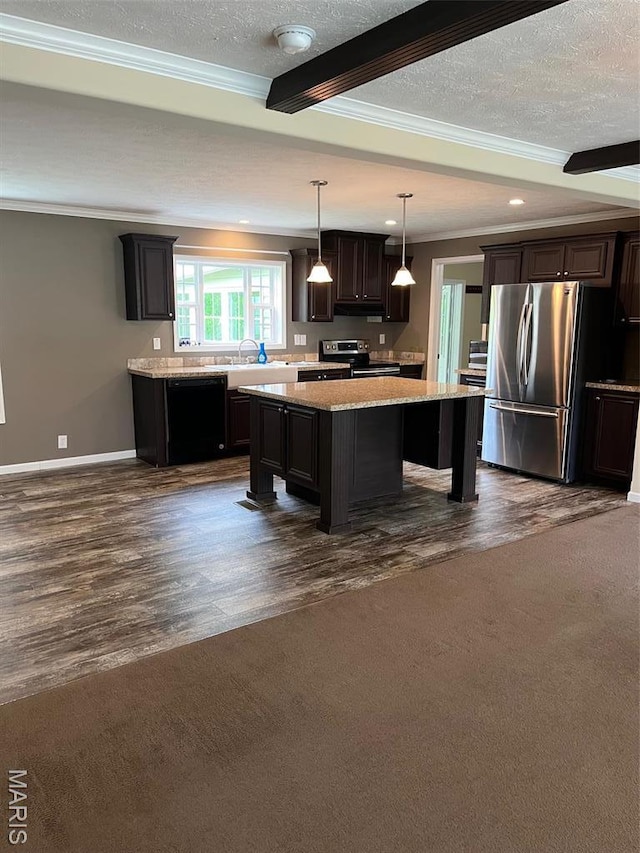 474 Bluffview Dr, Piedmont, MO 63957 - kitchen featuring stainless steel appliances, crown molding, a center island, dark wood-type flooring, and a textured ceiling