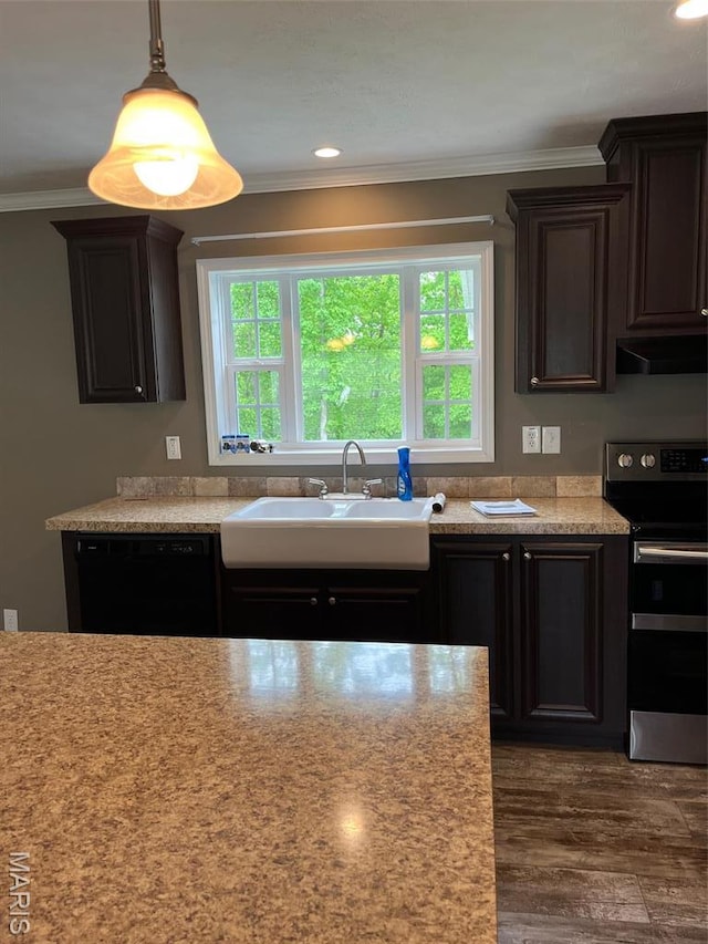 474 Bluffview Dr, Piedmont, MO 63957 - kitchen with stainless steel electric range oven, black dishwasher, plenty of natural light, crown molding, and a sink