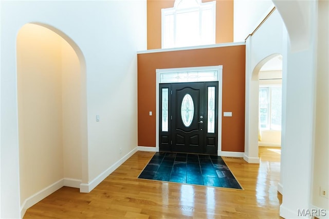 1025 Cobblestone Dr, Rolla, MO 65401 - foyer featuring arched walkways, wood finished floors, baseboards, and a high ceiling