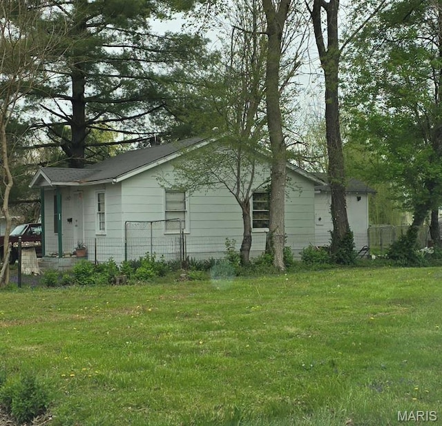 109 S 6th St, Elsberry, MO 63343 - view of side of property featuring a lawn