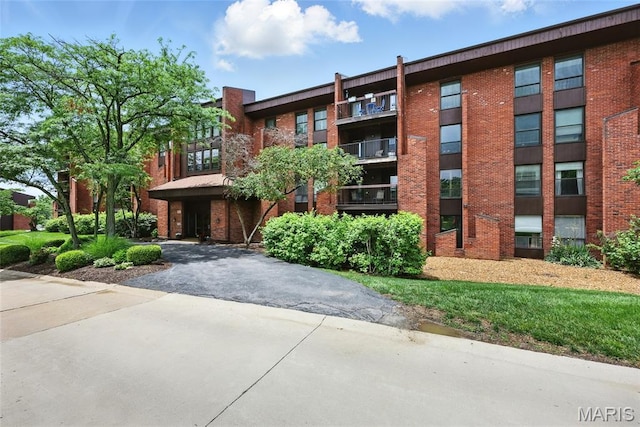 585 Coeur De Royale Dr Unit 203, Creve Coeur, MO 63141 - view of building exterior