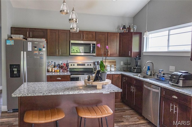 159 Mesa Dr, Waynesville, MO 65583 - kitchen featuring appliances with stainless steel finishes, a sink, dark wood-style floors, and a kitchen island