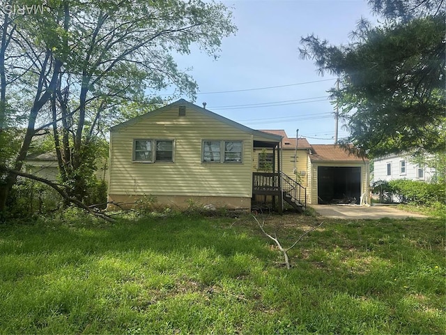 737 Charbonier Rd, Florissant, MO 63031 - view of front facade with an attached garage