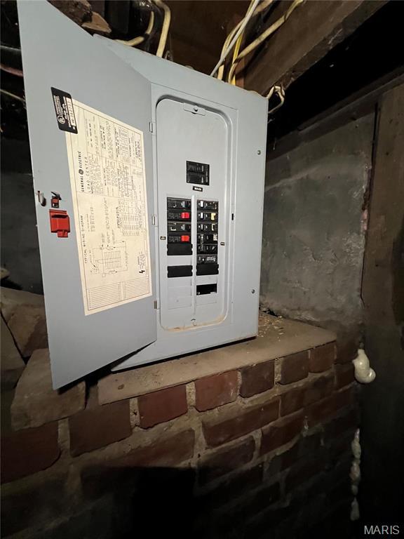 8423 Tennessee Ave, Saint Louis, MO 63125 - utilities featuring electric panel