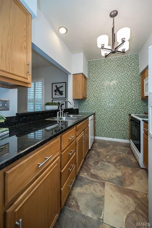 1040 Carroll St Unit 6, Saint Louis, MO 63104 - kitchen featuring a sink, white appliances, a chandelier, baseboards, and dark stone finish floors