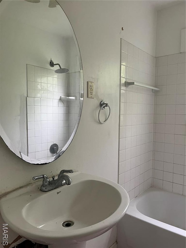 2123 Rosebud Ave, Hillsdale, MO 63121 - bathroom featuring a sink