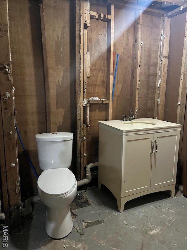 2123 Rosebud Ave, Hillsdale, MO 63121 - half bath featuring toilet and vanity