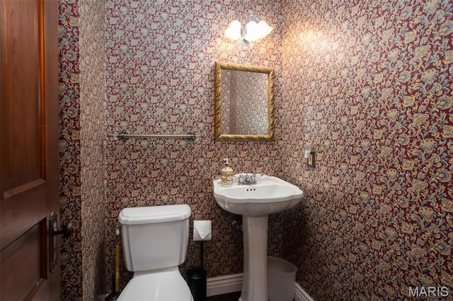 bathroom featuring toilet and a sink